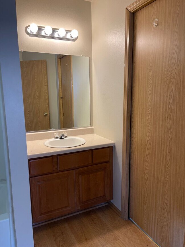 Building Photo - 2503 E Sharp Ave