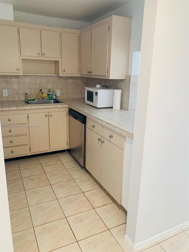 Building Photo - 13155 Ixora Ct