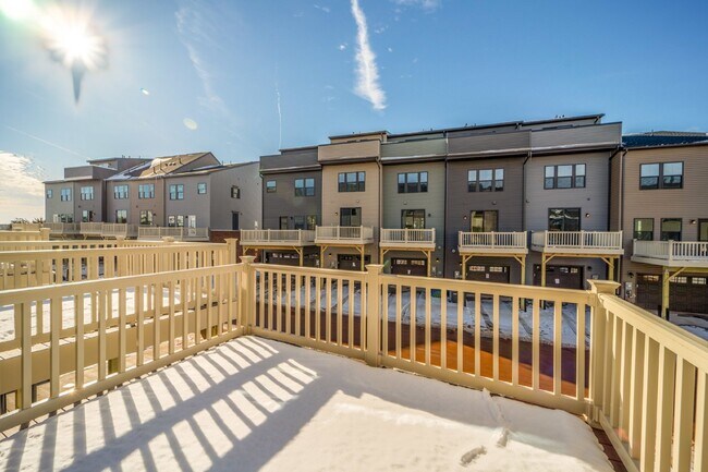Building Photo - 14062 Sunrise Valley Dr