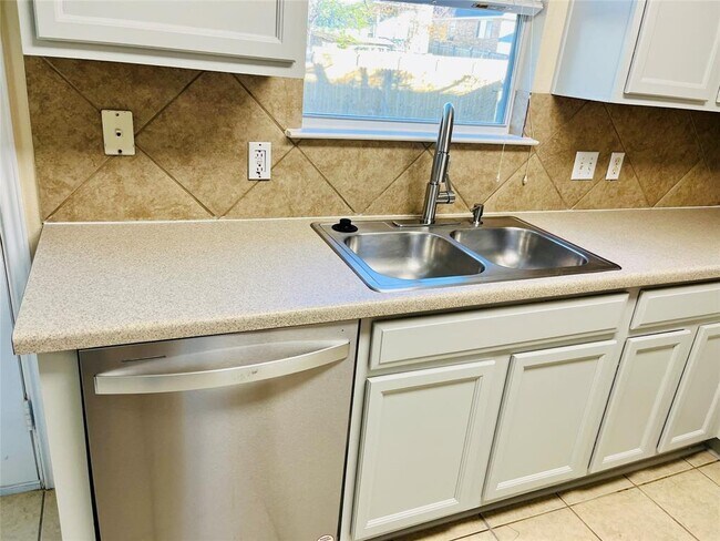 Building Photo - 1511 Plume Grass Pl