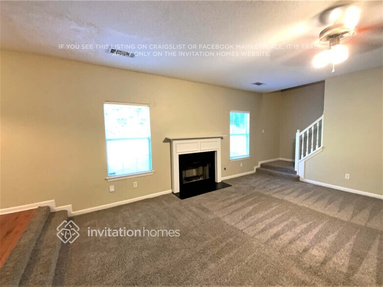 Building Photo - 261 Othello Dr