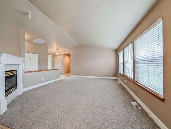 Building Photo - Move in ready 3 Bed 2 bath rambler w/ 2 car garage & fenced backyard!