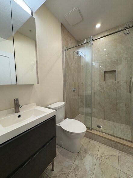 Building Photo - 1614 Beacon St