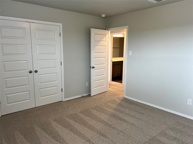 Building Photo - 229 Tall Grass Dr