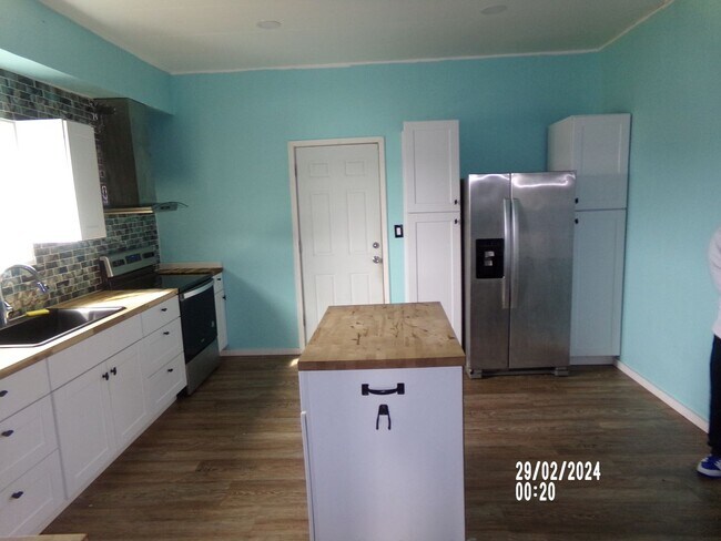 Building Photo - 4bd 1ba Home