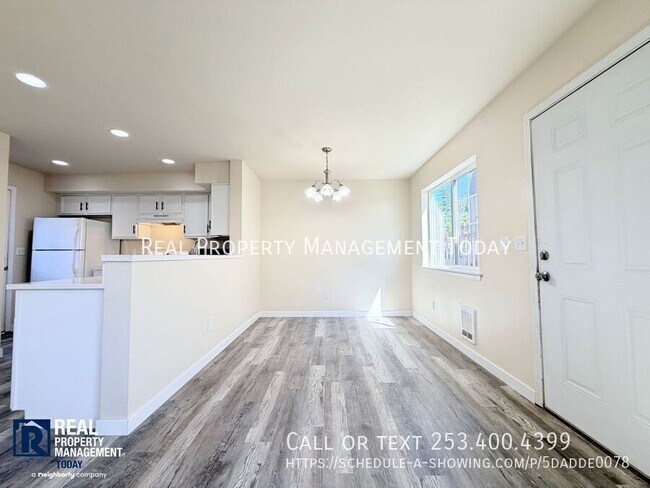 Building Photo - 4523 S Junett St