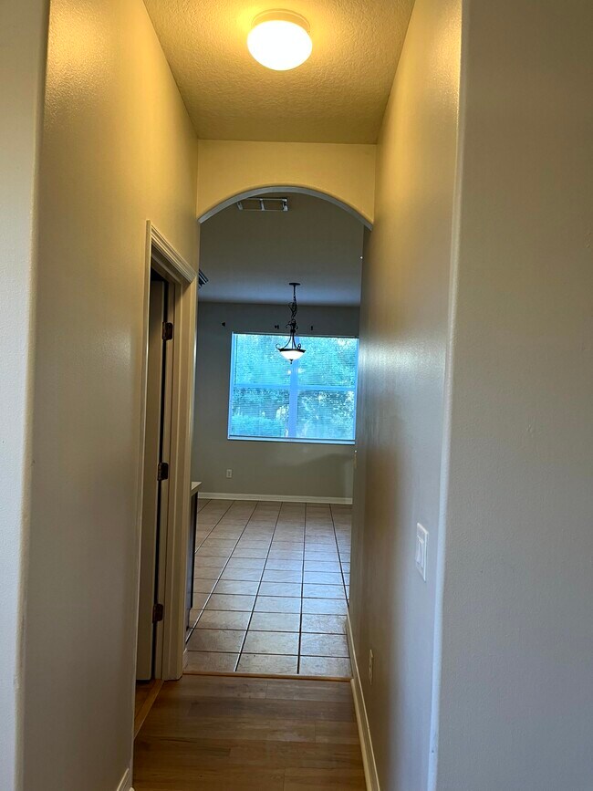 Building Photo - 7843 Foxgrove Dr