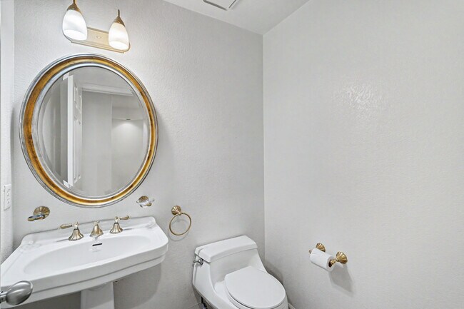 Building Photo - 437 Camille Cir