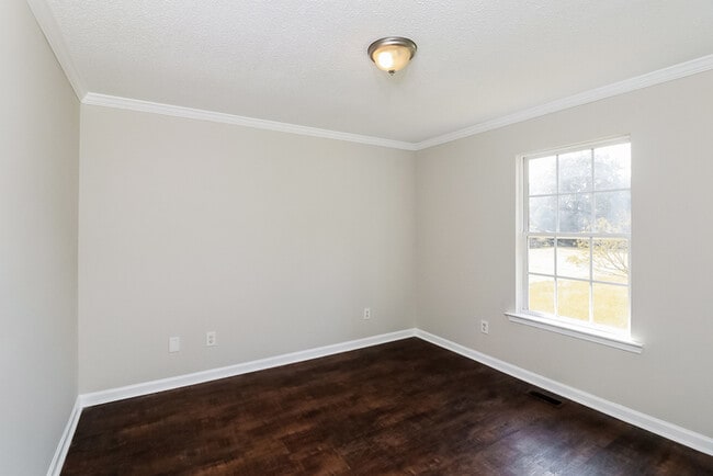 Building Photo - 156 Cook Rd NW