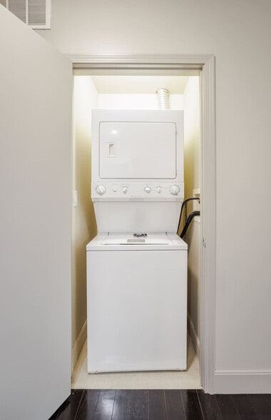 Building Photo - 121 E Freedom Way