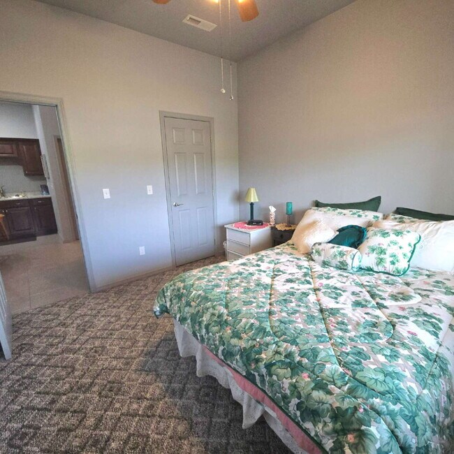 Building Photo - Flathead Lake- 2 bed, 1 bath, 2 car garage