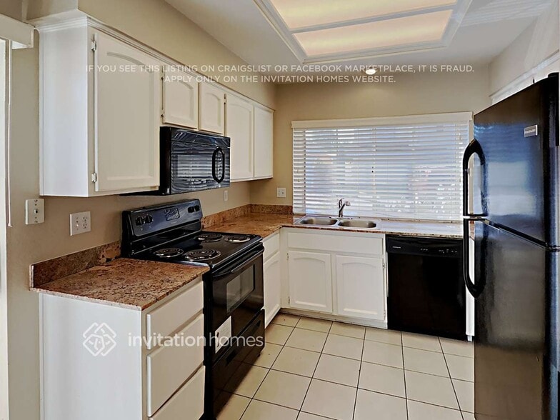 Building Photo - 1102 E Annette Dr