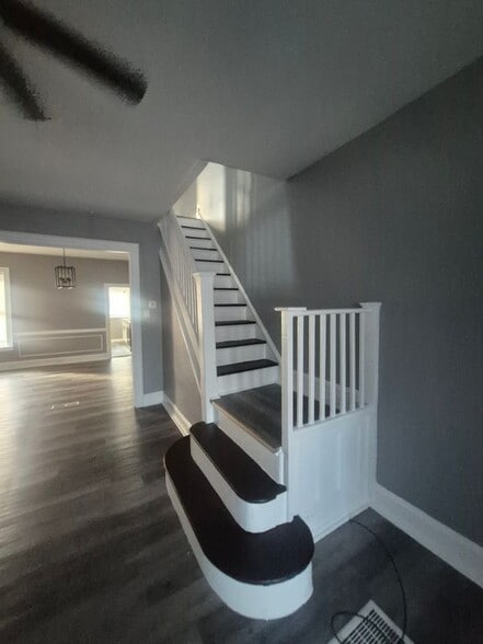 Building Photo - 5632 Warrington Ave