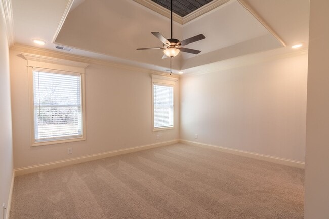 Building Photo - 290 Hutch Ct