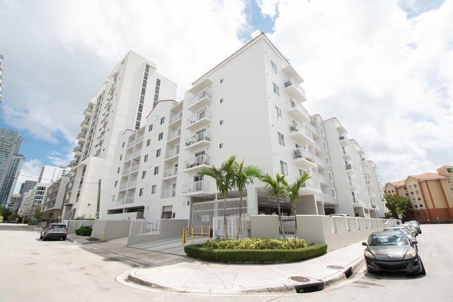 Building Photo - Legacy at Brickell