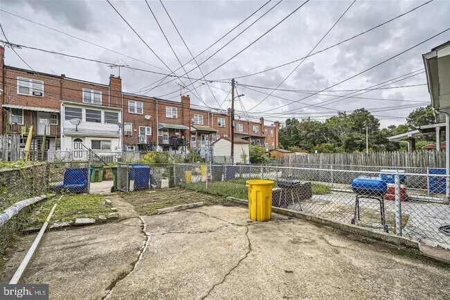 Building Photo - 2129 Parksley Ave