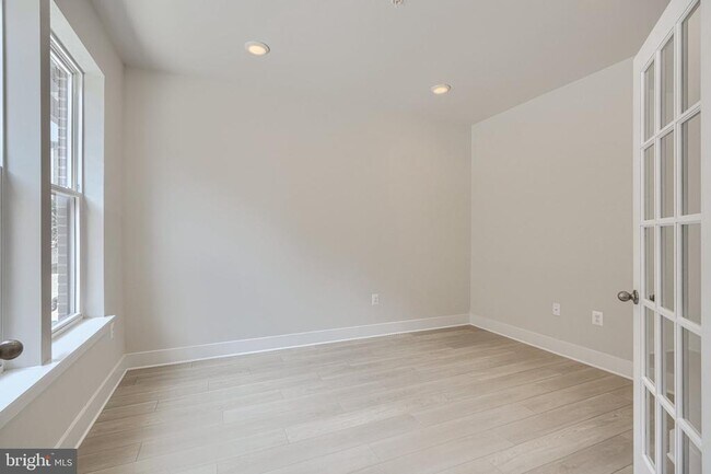 Building Photo - 2705 Ferry Bar Dr