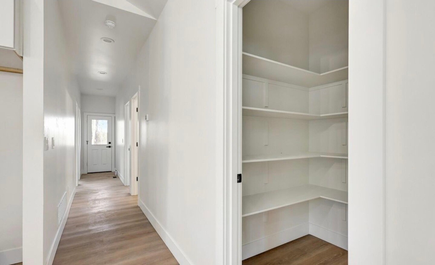 Building Photo - 2631 N Prospect Dr