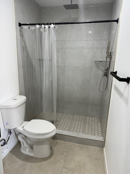 Full Bath - 25643 Onate Dr