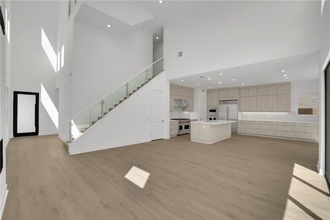 Building Photo - 168 Creation
