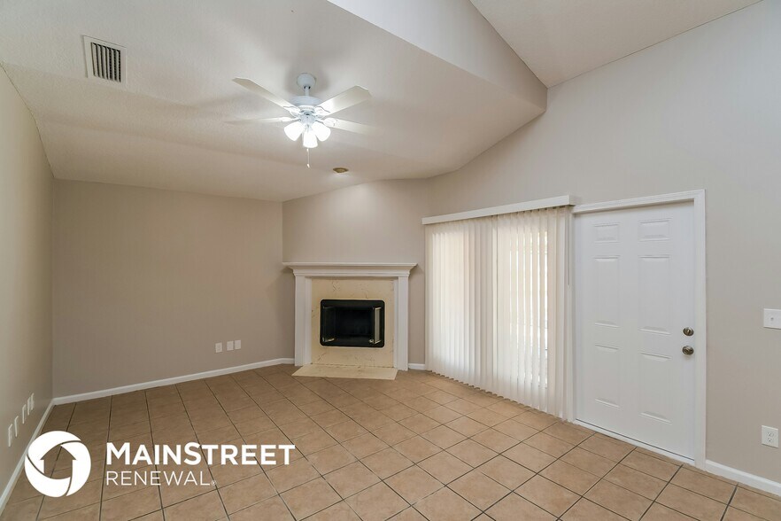 Building Photo - 579 Charles Pinckney St