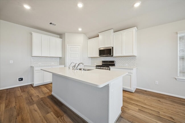 Building Photo - 10008 Deussen Ln