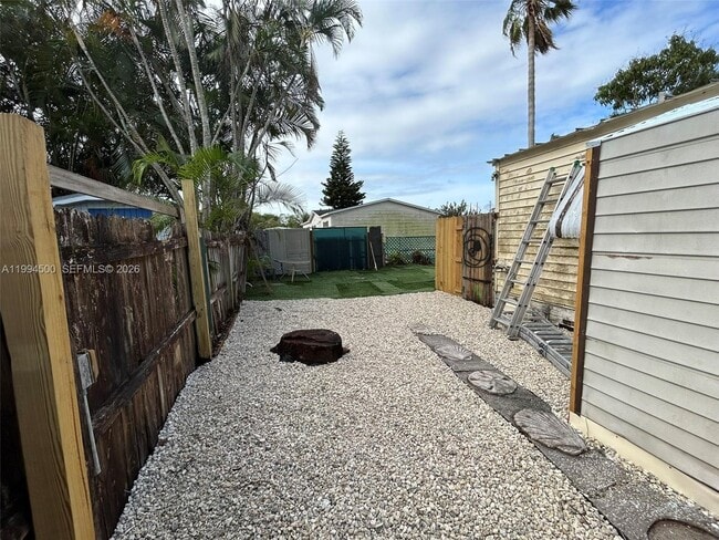 Building Photo - 11942 N Branch Rd