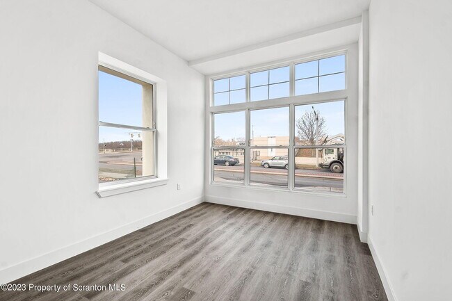 Building Photo - 19 W River St