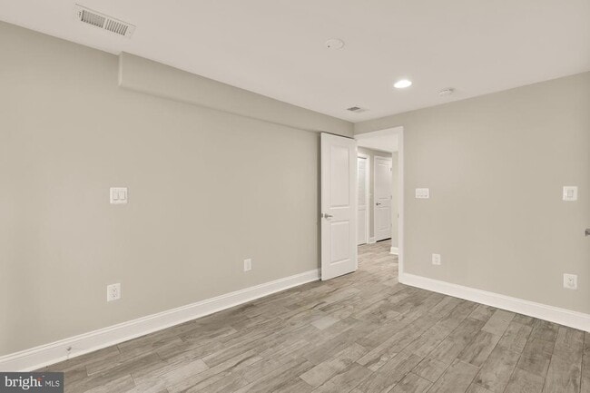 Building Photo - 2228 Kearny St NE