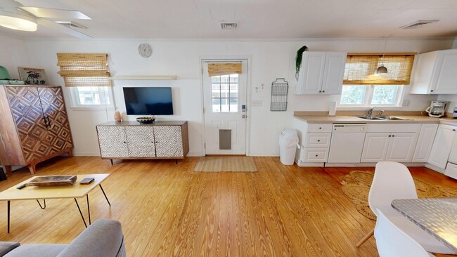 Building Photo - 2038 Norfolk St