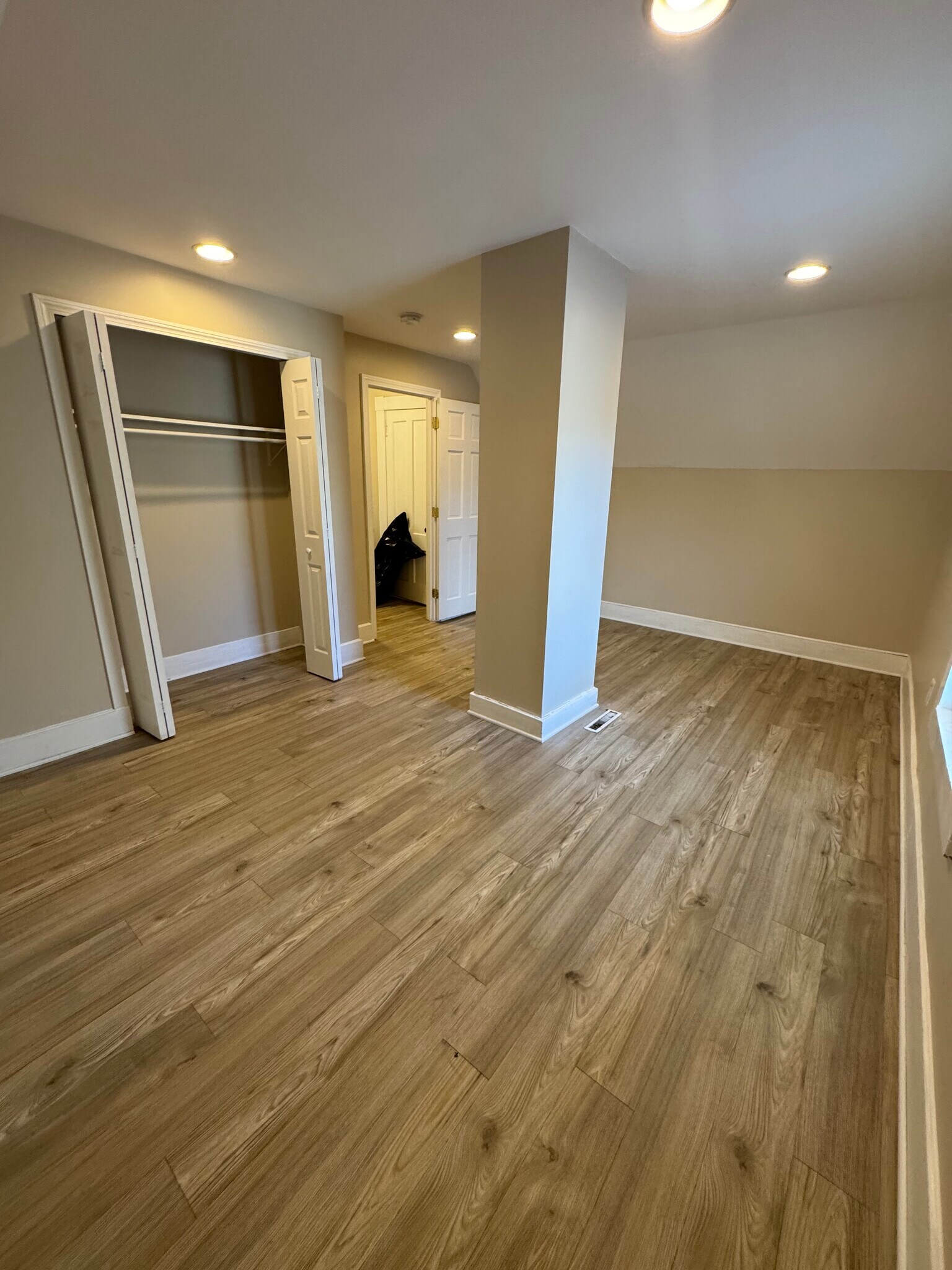 Building Photo - 4 Library St