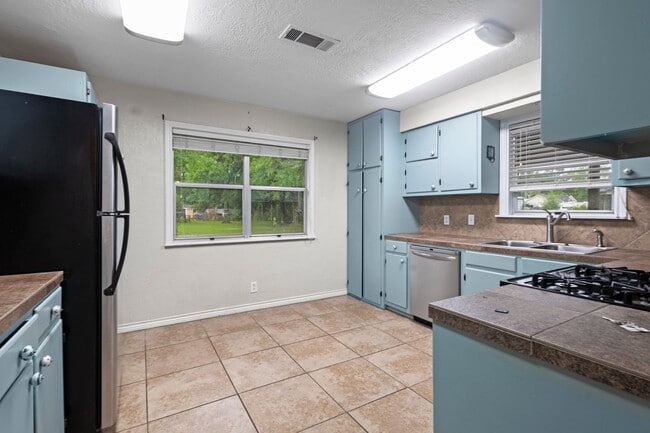 Building Photo - 8598 Cornell Dr