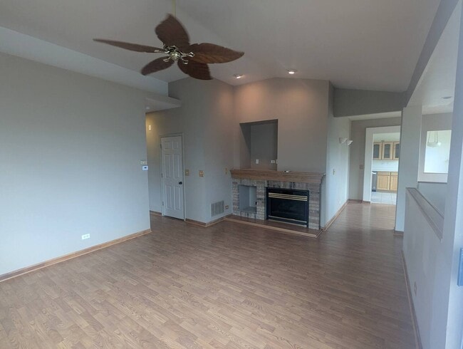 Building Photo - 432 E Thornhill Ln