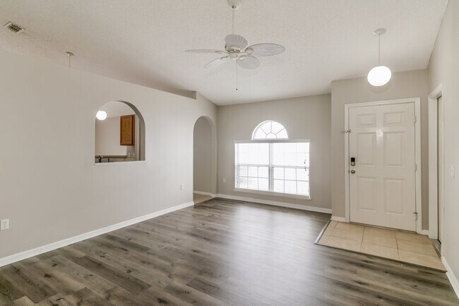 Building Photo - 30220 Birdhouse Dr