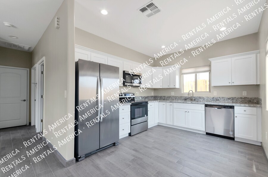 Building Photo - 820 E 35th St