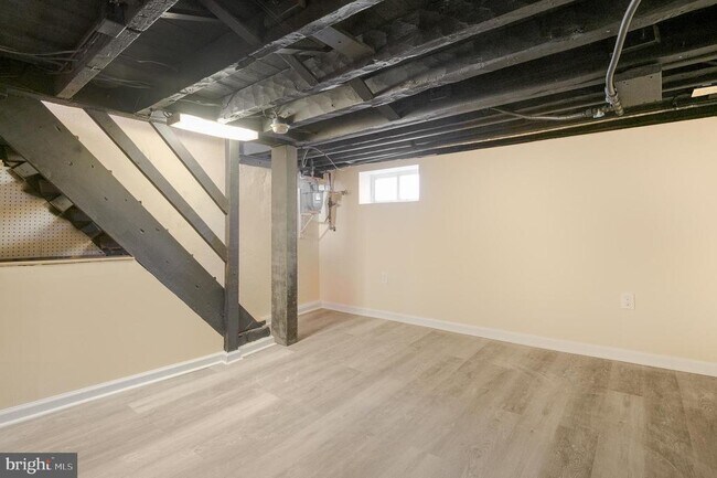 Building Photo - 1123 W Lombard St
