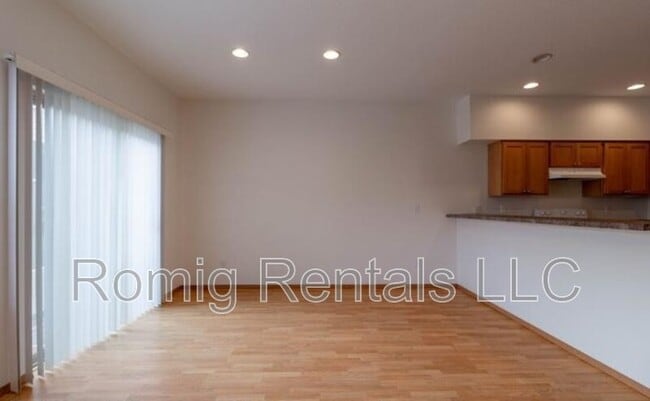 Building Photo - 8109 NE 36th Ct