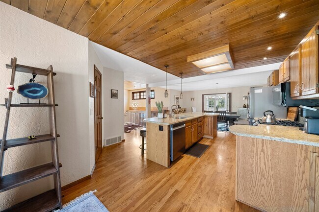 Building Photo - 14 Kreg Ln