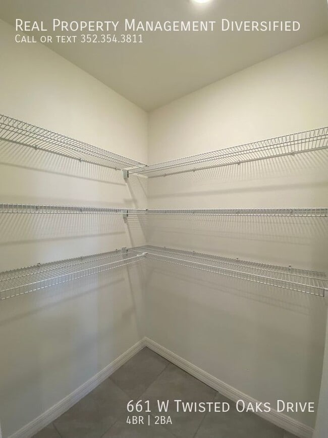 Building Photo - 4801 N Forest Ridge Blvd