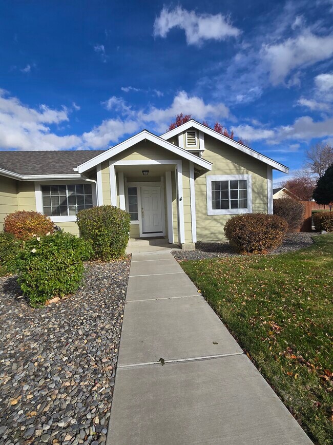 Primary Photo - 1749 Bougainvillea Dr