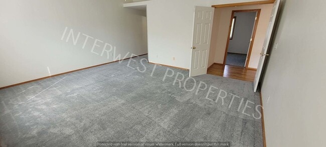 Building Photo - Spacious & Beautiful 4 bd 2.5 ba, 2 Story Battle Ground Home w/ A/C, Fireplace & so much More!