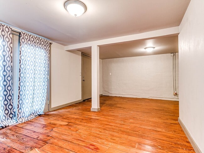 Building Photo - Unique with a Artsy Flare    1Bed + Flex Room /1.5 Bath in Edgemere Park