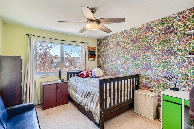 Building Photo - 16242 Hollyridge Dr