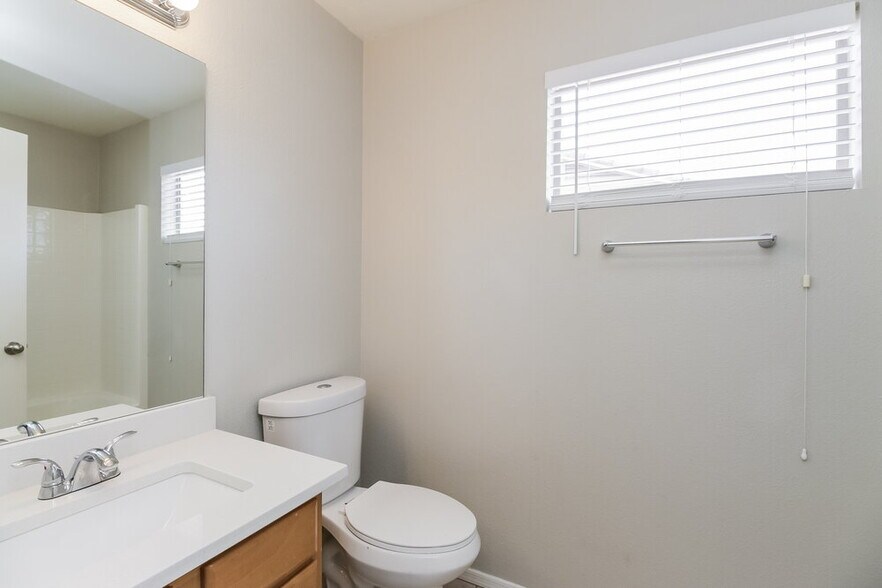 Building Photo - 1051 N San Benito Dr