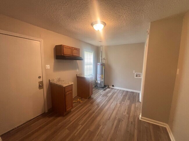 Building Photo - 2076 Goff Ave