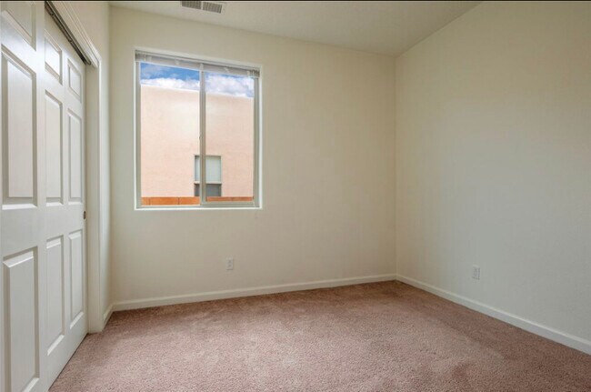 Building Photo - 10 Avenida Vista Esquisita