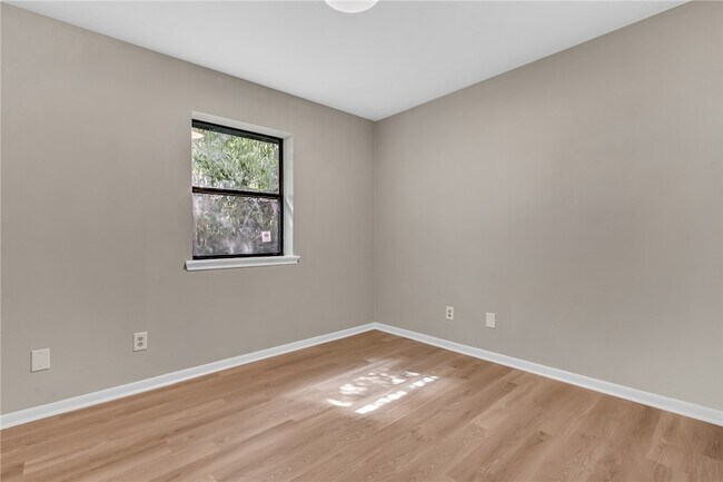 Building Photo - 104 N Oneal St