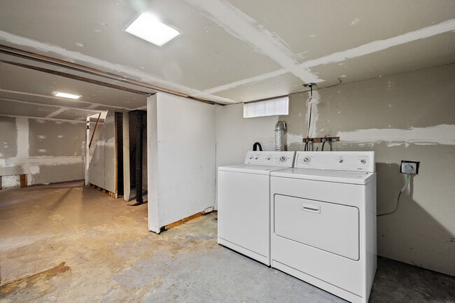Building Photo - 921 S Sprague Ave