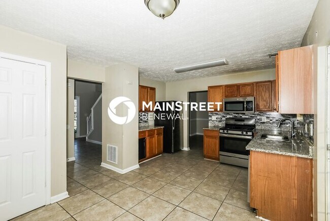 Building Photo - 4 Bedroom Pet-Friendly Home in Hampton, GA with Main Street Renewal