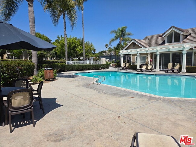 Building Photo - 8805 Berkshire Way